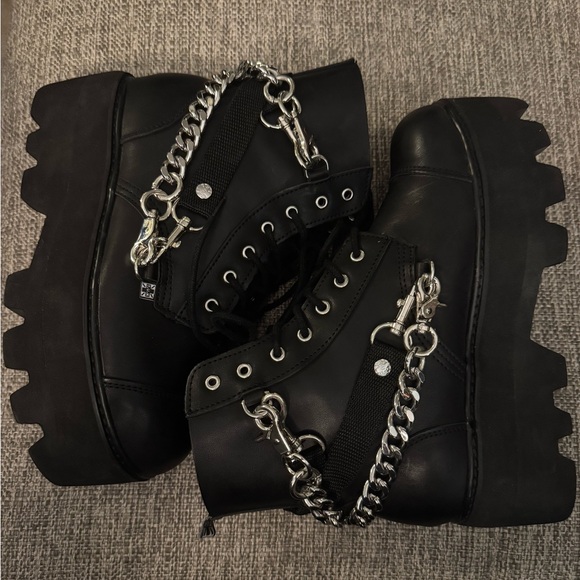 T.U.K. Chain & Strap Dino Lug Boot - Picture 2 of 6